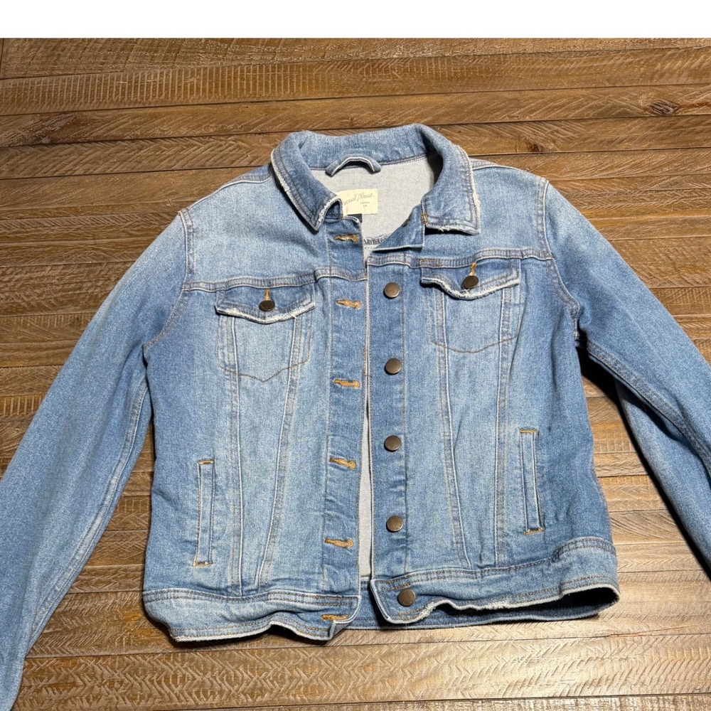 Universal Thread Denim Jacket Women Small Blue Distressed Trucker Wash Preloved